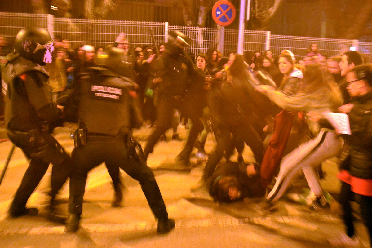 Càrrega dels Mossos d'Esquadra contra la manifestació del 8-M a Manresa